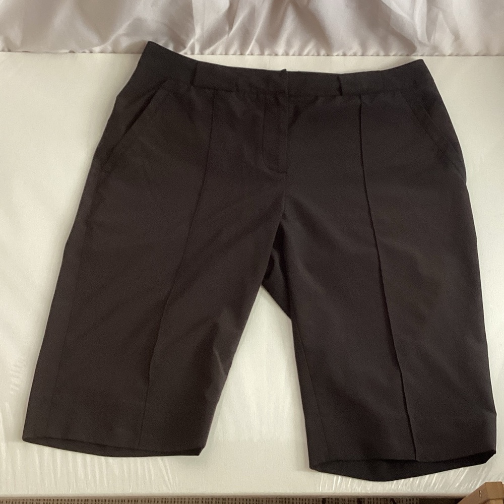 Cutter & Buck Women DryTec Stretch Solid Black Bermuda Golf Shorts